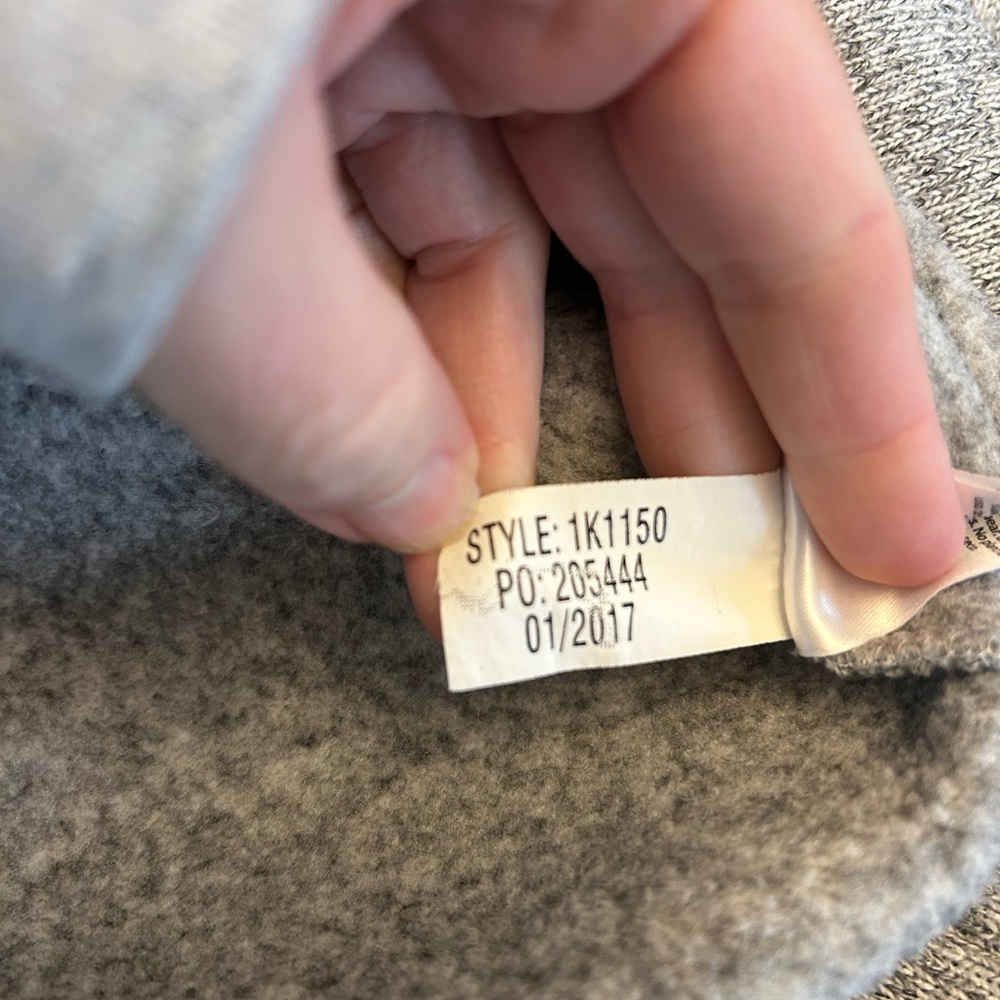 Vineyard Vines Nantucket Limited Edition Gray 1/4 Zip Sweater Small - Picture 6 of 6